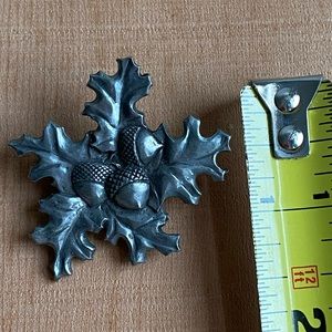 Acorn and Leaves Seagull Pewter Canada Pin